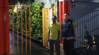 Bhabinkamtibmas Menteng Kontrol Satkamling Di Jalan Anyer Ujung RT 01 RW 09, Genangan Air Nihil