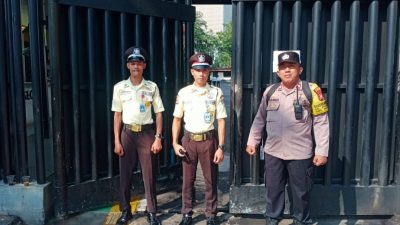 Bhabinkamtibmas Gondangdia Tingkatkan Keamanan Bersama Security Gedung Bawaslu RI Menteng