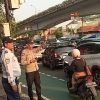 Polisi dan Dishub Kompak Atur Lalu Lintas, Aiptu Antonius Ajak Masyarakat Tertib dan Waspada Kriminalitas
