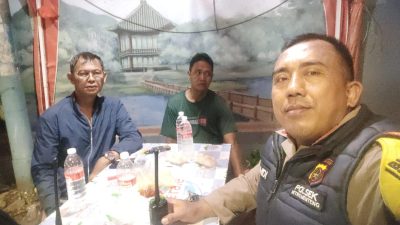 Bersama Warga, Bhabinkamtibmas Gondangdia Kawal Kalipasir Aman dari Tawuran dan Kejahatan Jalanan