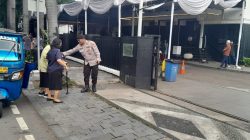 Sentuhan Humanis Patmor Menteng, Bantu Lansia Beribadah di Gereja GPIB Paulus