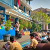Cegah Sejak Dini, Kanit Binmas Menteng Sosialisasi Bahaya Judi Online di MPLS SMPN 8