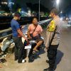 Cegah Tawuran, Bhabinkamtibmas Kebon Sirih Jaga Malam di Kalipasir