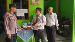 Bhabinkamtibmas Petojo Utara Sambangi SMA YP IPPI untuk Jalin Sinergi Keamanan Sekolah