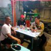 Bhabinkamtibmas Kebon Sirih dan Warga Pantau Keamanan Perbatasan Kalipasir