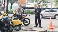 Unit Patmor Polsek Sawah Besar Sambangi Money Changer, Ingatkan Warga Perkuat Keamanan