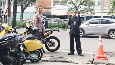 Unit Patmor Polsek Sawah Besar Sambangi Money Changer, Ingatkan Warga Perkuat Keamanan