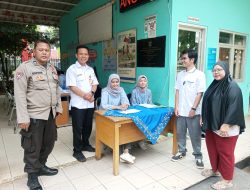 Monitoring Bhabinkamtibmas, Pembagian Kartu Lansia dan Disabilitas di Karang Anyar