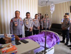 Wakapolri Tinjau Pasien Korban Unjuk Rasa di RS Bhayangkara Pusdokkes Polri