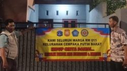 Warga RW 011 Cempaka Putih Barat Pasang Spanduk Anti Kekerasan, Wujud Komitmen Jaga Lingkungan Aman