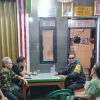 Bhabinkamtibmas Kampung Rawa Sambangi Pos Kamling, Ajak Warga Perkuat Keamanan Lingkungan