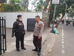 Polri Sambangi Pos Satpam Di Komplek Pertokoan Pasar Baru, Berikan Arahan