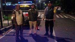 Bhabinkamtibmas Sambangi Satkamling, Ajak Security Tingkatkan Kewaspadaan Lingkungan