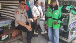 Sambang Dialogis, Kapolsubsektor Kayu Awet Ajak Ojol dan Warga Jaga Jakarta Aman