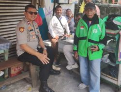 Sambang Dialogis, Kapolsubsektor Kayu Awet Ajak Ojol dan Warga Jaga Jakarta Aman