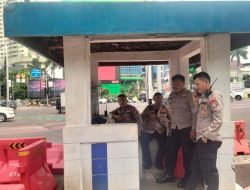 Polisi Kawal Aksi Unjuk Rasa di Harmoni