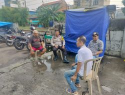 Bhabinkamtibmas Duri Pulo Sambang Warga, Ingatkan Bahaya Judi Online hingga Keselamatan di Perlintasan Kereta