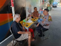 Bhabinkamtibmas Kebon Kacang Saling Koordinasi Dengan Ketua RT 05/05 Memastikan Wilayah Kondusif