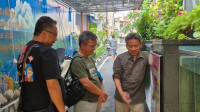 Kepala KPP Pratama Bandung Bojonegara Belajar dari Lorong Beton Malaka Jaya: Bagaimana RT Bisa Menginspirasi Pencegahan Krisis Planet