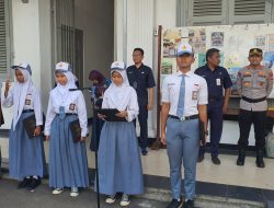 Bhabinkamtibmas Pasar Baru Dampingi Binluh Ditbinmas Polda Metro Jaya di SMK Negeri 1 Jakarta