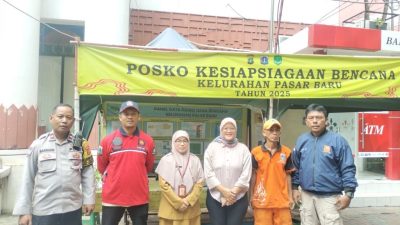 Pengecekan Peralatan Di Posko Kesiapsiagaan Bencana Tiga Pilar Pasar Baru
