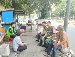 Dialog Santai Polisi Ojek Online dan Warga di Gunung Sahari Utara