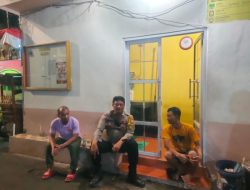 Perkuat Keamanan Warga, Bhabinkamtibmas Kebon Sirih Sambangi Satkamling RW 10