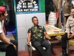 Bhabinkamtibmas  Cempaka Putih Timur Sambang Pos Kamling, Ajak Warga Perkuat Keamanan Lingkungan