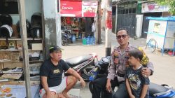 Patroli Door to Door, Bhabinkamtibmas Kampung Rawa Ajak Warga Bersama Jaga Kamtibmas