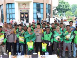 Polres Metro Jakarta Pusat Gelar “Jumat Peduli”, Ojol Dapat Sembako dan Layanan Kesehatan Gratis