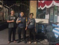 Perkuat Keamanan Lingkungan, Bhabinkamtibmas Cikini Sambang Satkamling Jalan Tino Sidin Rw 01