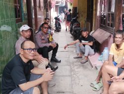 Bhabinkamtibmas Kampung Rawa Sambang Tokoh Masyarakat, Ajak Warga Bersama Jaga Lingkungan