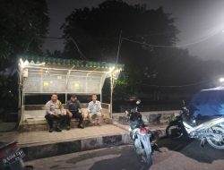 Bhabinkamtibmas Duri Pulo Sambangi Satkamling RW 12, Ajak Warga Perkuat Keamanan Lingkungan