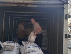 Polsek Metro Gambir Gelar Penyaluran Beras Bulog Murah, Warga Antusias Sambut Program Pangan Terjangkau