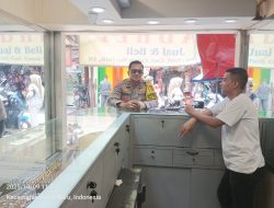 Cooling System dan Sambang Warga, Bhabinkamtibmas Kampung Rawa Perkuat Keamanan Pasar Gembrong