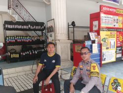 Bhabinkamtibmas Kampung Rawa Sambangi Bengkel Planet Ban, Ajak Pelaku Usaha Waspada Kejahatan Jalanan