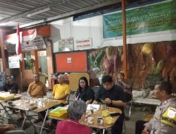 Bhabinkamtibmas Kebon Kelapa Hadiri Rapat Koordinasi RW 02 untuk Wujudkan Lingkungan Aman dan Kondusif