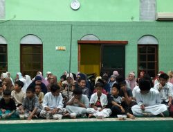 Bhabinkamtibmas Cideng Hadiri Peringatan Maulid Nabi Muhammad SAW di Masjid Al-Ikhsan Aspol Polsek Metro Gambir