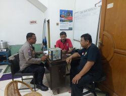 Sambang Malam Bhabinkamtibmas Sumur Batu, Dengarkan Aspirasi dan Sampaikan Pesan Kamtibmas
