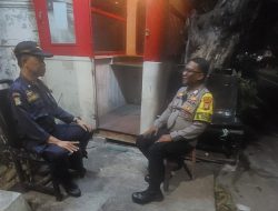Sambang Malam Bhabinkamtibmas Sumur Batu, Perkuat Sinergi Polisi dan Warga dalam Jaga Kamtibmas