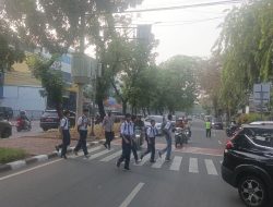 Polsek Kemayoran Gelar Ploting Pagi Hari, Wujudkan Keamanan dan Kelancaran Lalu Lintas di Sekolah BPK Penabur