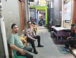 Giat Patroli Malam, Bhabinkamtibmas Kampung Rawa Tekankan Pentingnya Deteksi Dini dan Kamtibmas di Poskamling RW 06