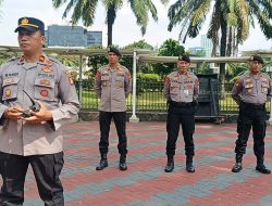 Kapolsubsektor Palmerah Laksanakan Apel Pengamanan Unras di Gedung DPR RI