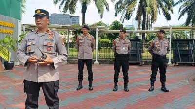 Kapolsubsektor Palmerah Laksanakan Apel Pengamanan Unras di Gedung DPR RI