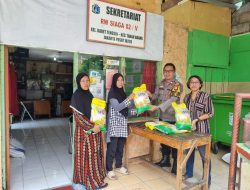 Dekat dengan Warga! Bhabinkamtibmas Karet Tengsin Sambangi RW 02, Warga Antusias Beli Beras SPHP