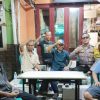 Jaga Kenyamanan Warga, Bhabinkamtibmas Kampung Rawa Kunjungi Pos Kamling RW 01