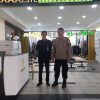 Bhabinkamtibmas Kebon Kacang Saling Koordinasi Dengan Satpam Pasar Blok C, Memastikan Wilayah Kondusif
