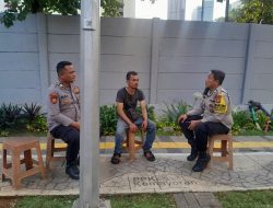 Jaga Stabilitas Kamtibmas, Bhabinkamtibmas dan Patroli Polsek Kemayoran Sambangi Pelaku UMKM