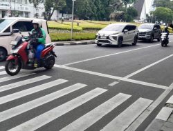 Personel Patmor Menteng Kawal Kelancaran Pagi, Antisipasi Padatnya Arus di TL Diponegoro
