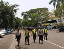 Anggota Polsek Metro Gambir Laksanakan Sambang dan Patroli Dialogis di Stasiun Besar Gambir
